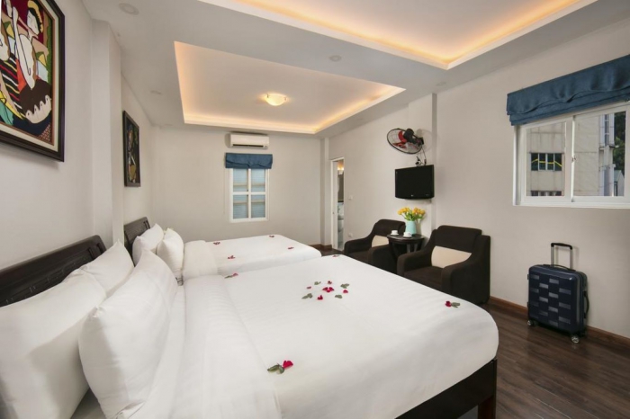 Quadruple Room With Window (Family room for 4 People)